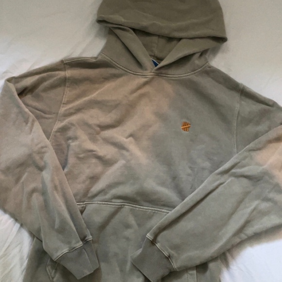 UNDEFEATED Embroidered Logo Hoodie - Picture 2 of 5